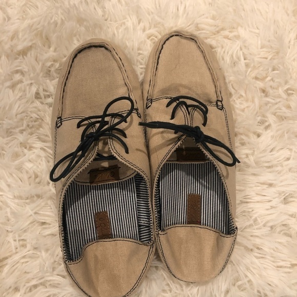 Olukai Heleuma canvas shoes. - Picture 4 of 9